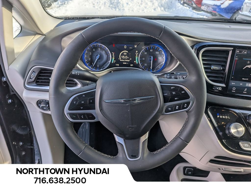 Used 2024 Chrysler Pacifica Touring-L image 7