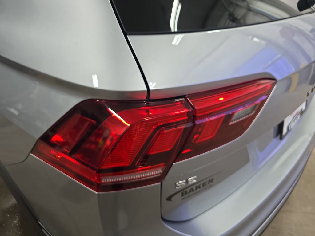 Used 2022 Volkswagen Tiguan SE R-Line image 34