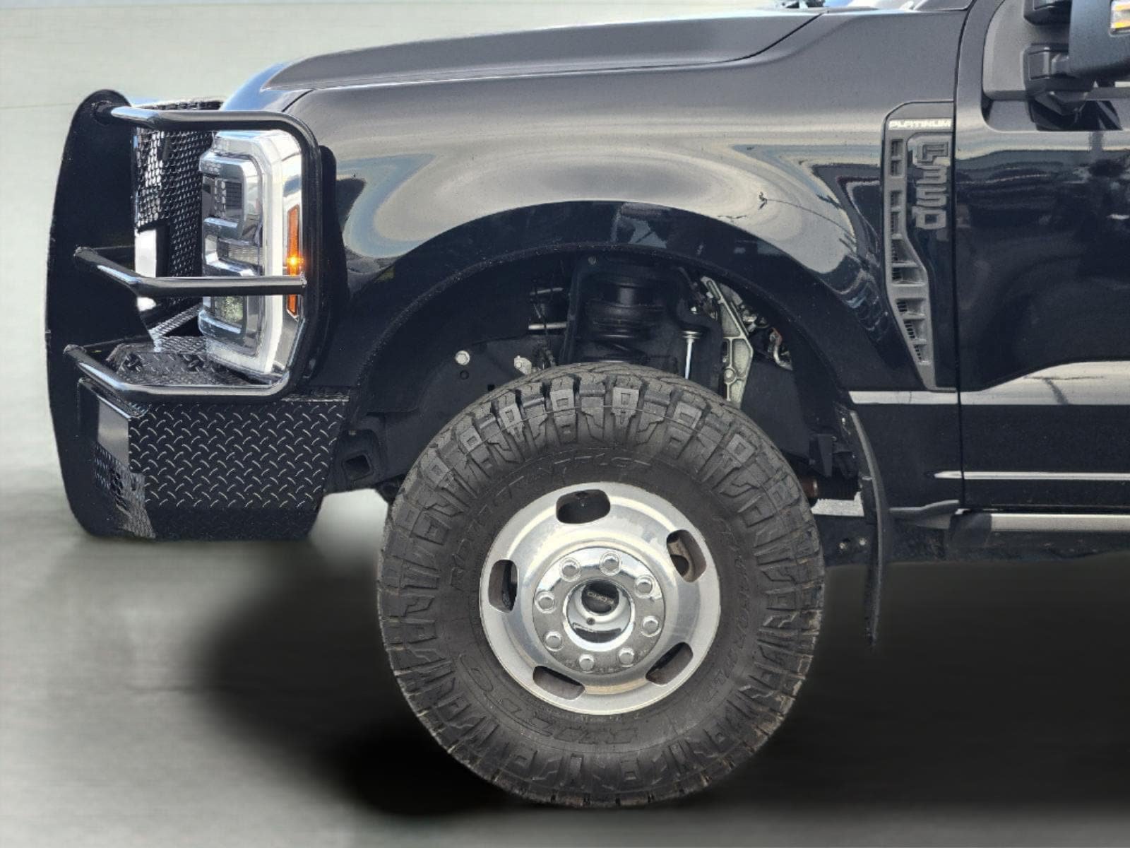 Used 2025 Ford F350 Platinum AWD/4WD image 9