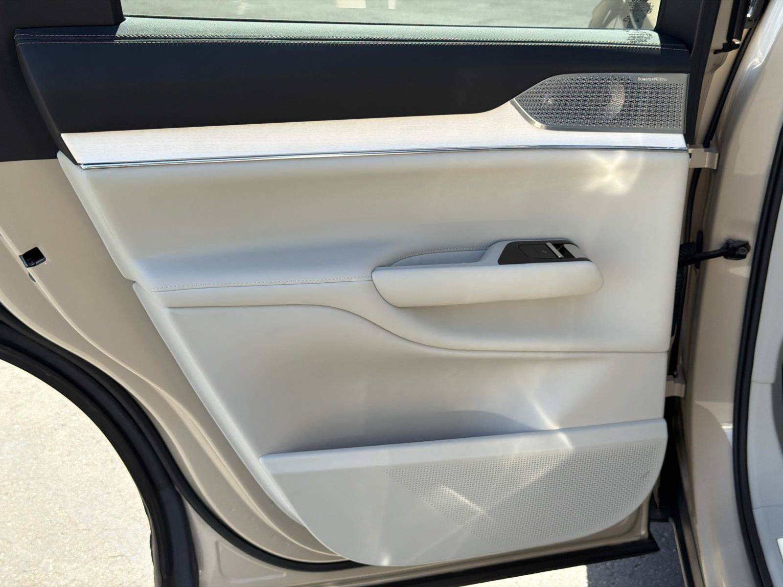 Certified 2025 Volvo EX90 Ultra AWD/4WD image 20