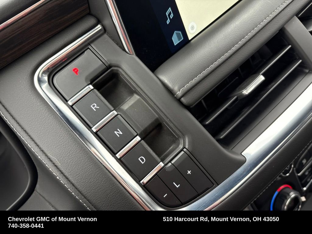 Used 2023 Chevrolet Suburban Z71 w/ Luxury Package image 27