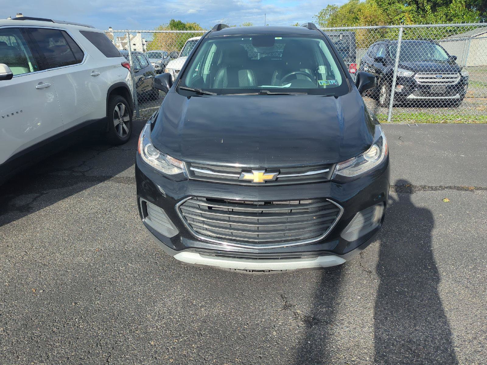 Used 2019 Chevrolet Trax LT w/ LT Convenience Package FWD image 2