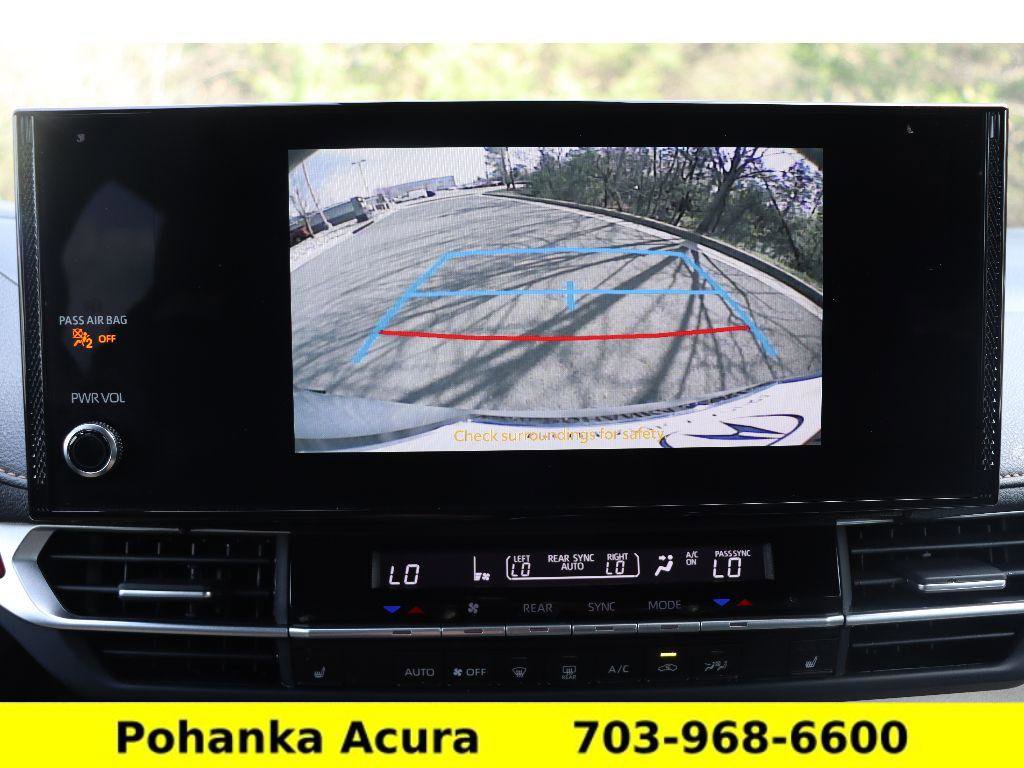 Used 2025 Toyota Sienna XLE Woodland Edition image 17