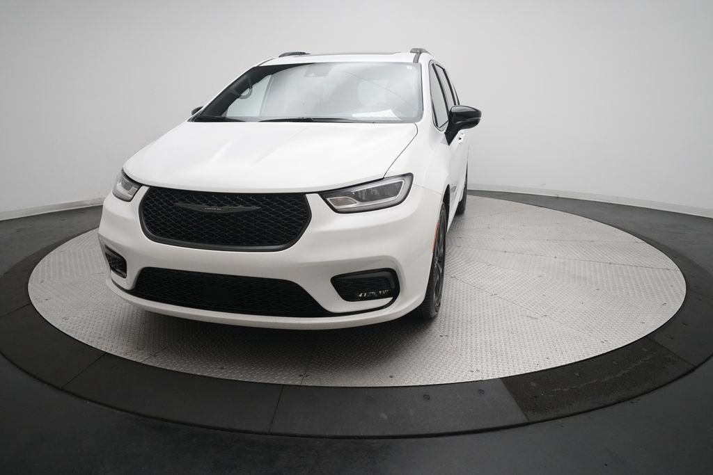 Used 2025 Chrysler Pacifica Limited FWD image 12