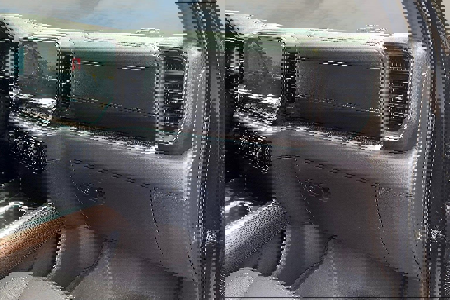 Used 2025 Chevrolet Silverado 1500 LT Trail Boss w/ Convenience Package II image 18