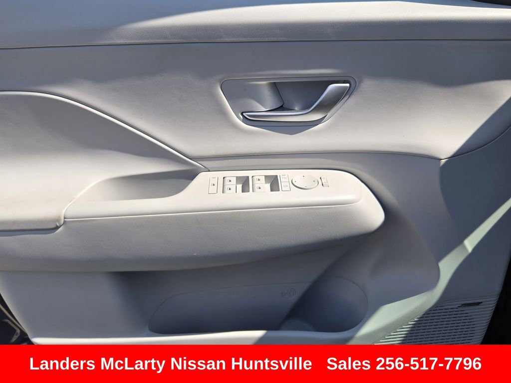 Used 2025 Hyundai Kona Limited image 24