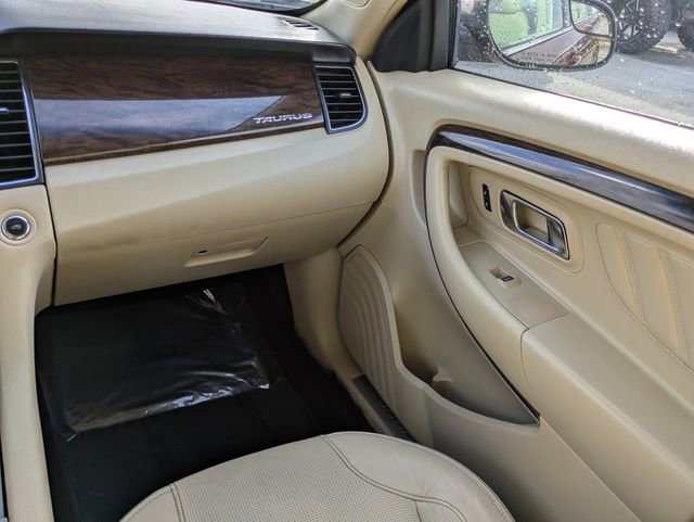 Used 2015 Ford Taurus Limited image 16