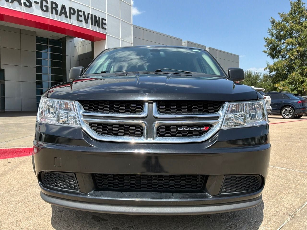 Used 2020 Dodge Journey SE FWD image 3