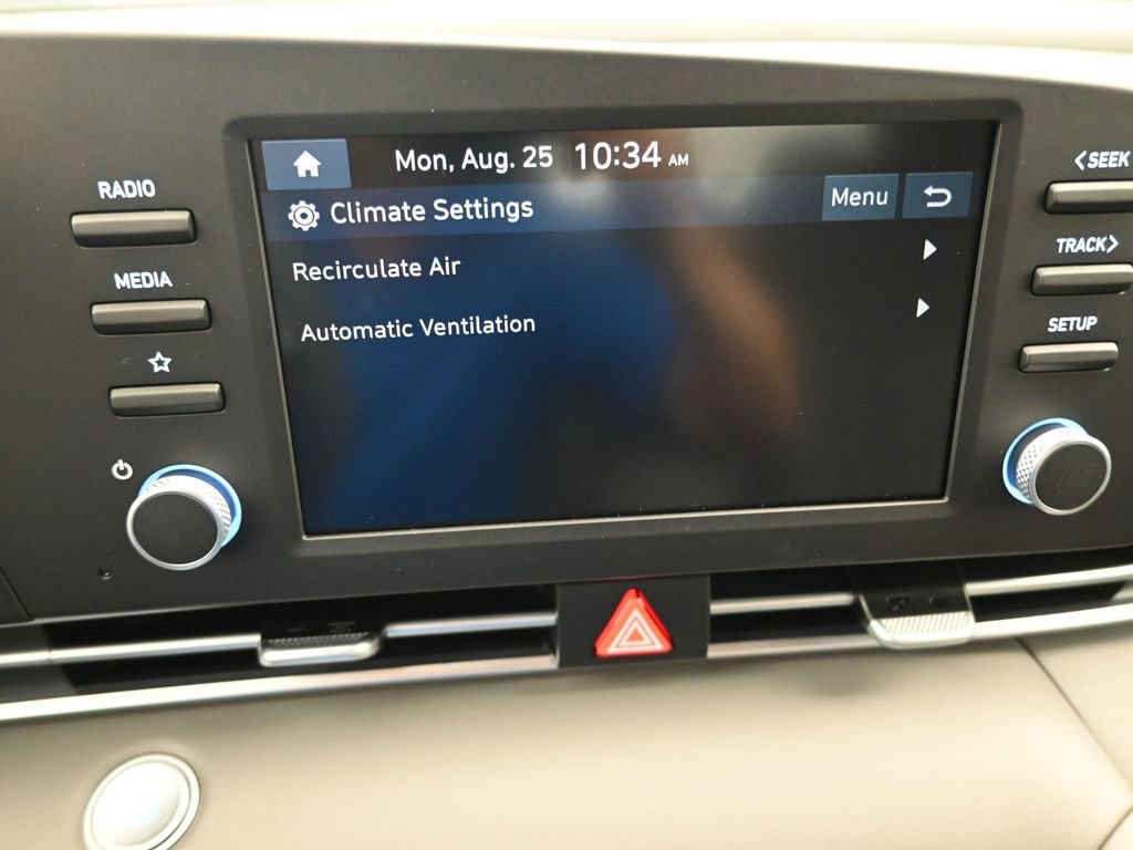 Used 2025 Hyundai Elantra Sport image 16