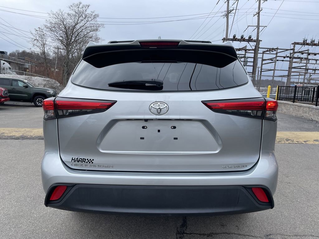 Used 2023 Toyota Highlander XLE image 4