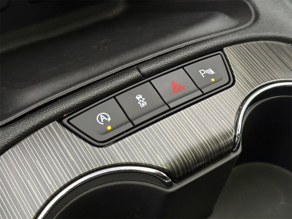 Used 2023 GMC Acadia SLT w/ Elevation Edition image 16