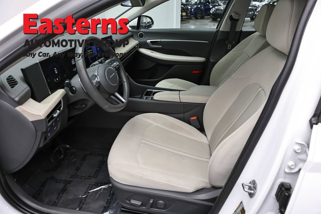 Used 2025 Hyundai Sonata SEL FWD image 12