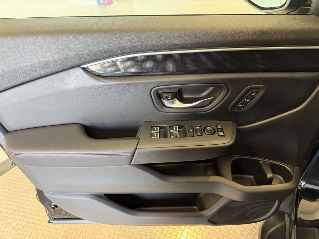 Used 2025 Honda Pilot Black Edition image 21