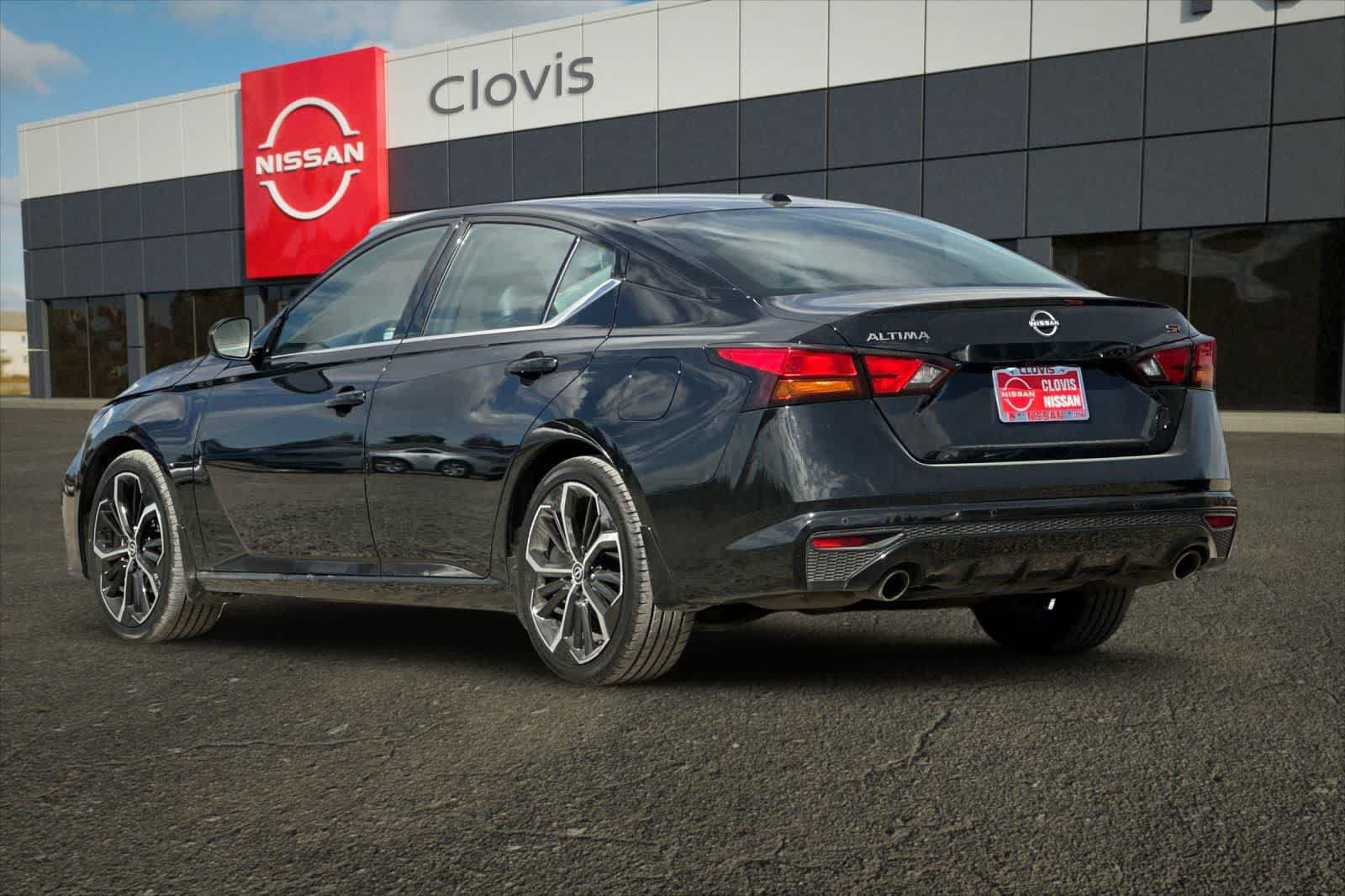 Used 2024 Nissan Altima 2.5 SR FWD image 7