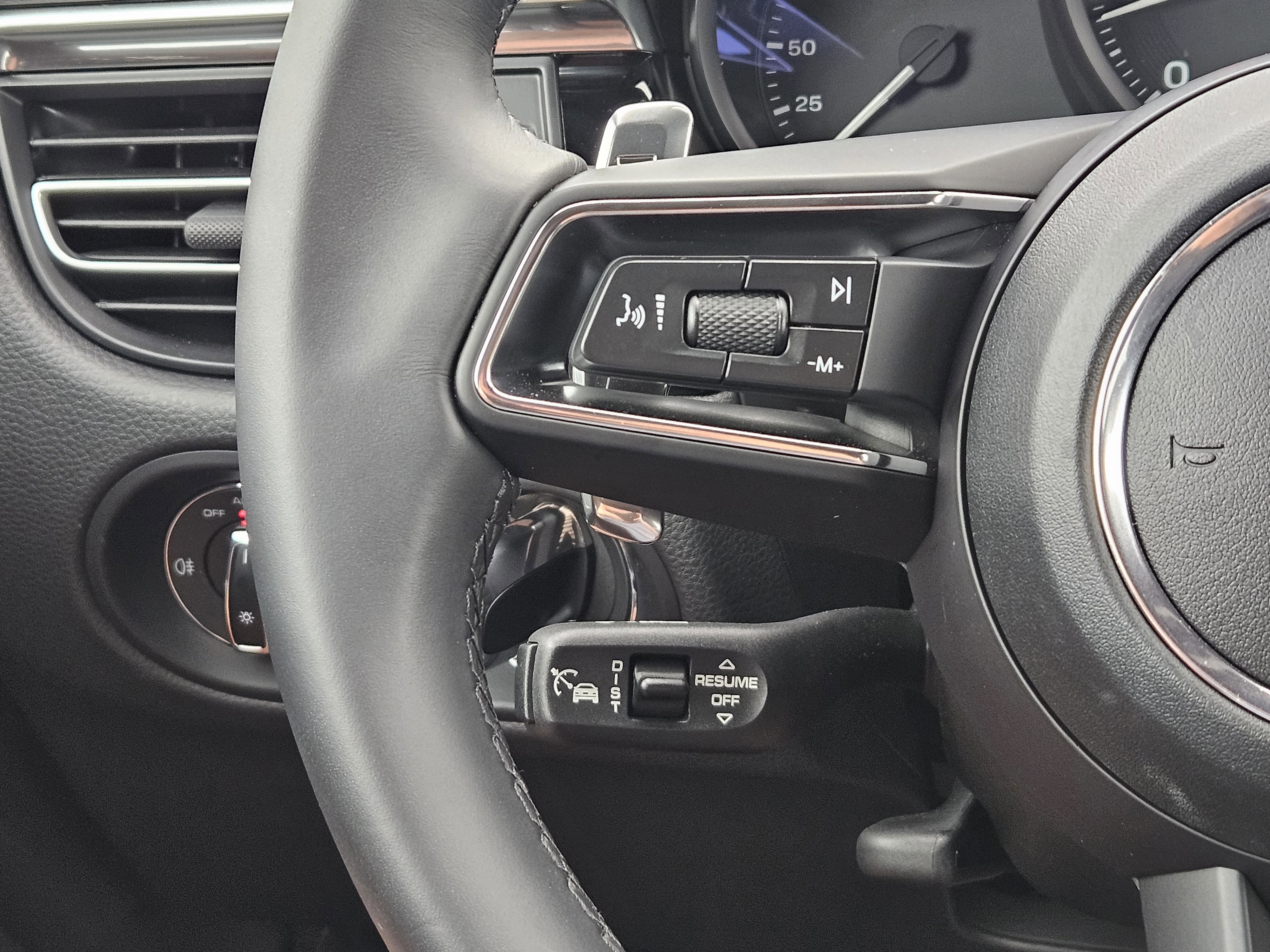 Certified 2026 Porsche Macan image 26