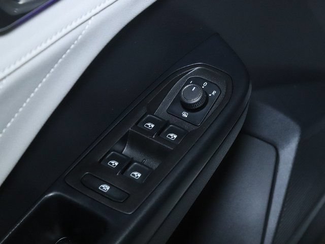 Certified 2025 Volkswagen Taos SEL AWD/4WD image 17