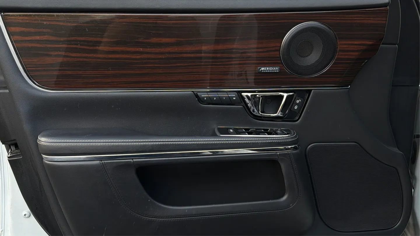Used 2016 Jaguar XJ L Portfolio RWD image 37