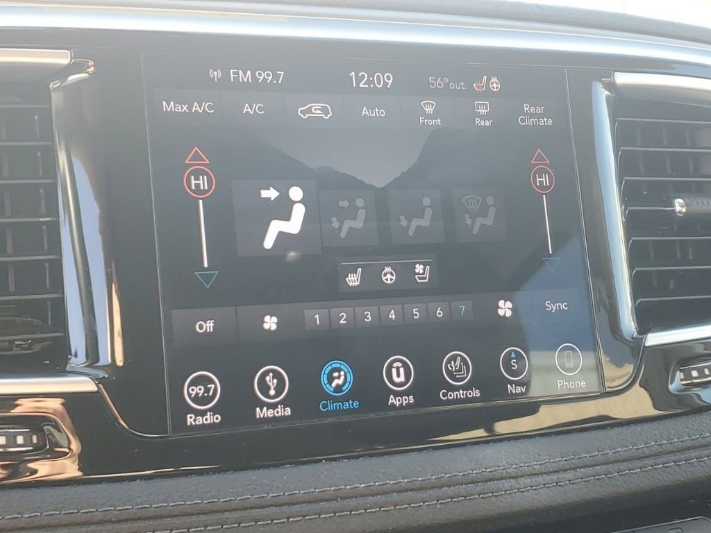 Used 2018 Chrysler Pacifica Limited image 22