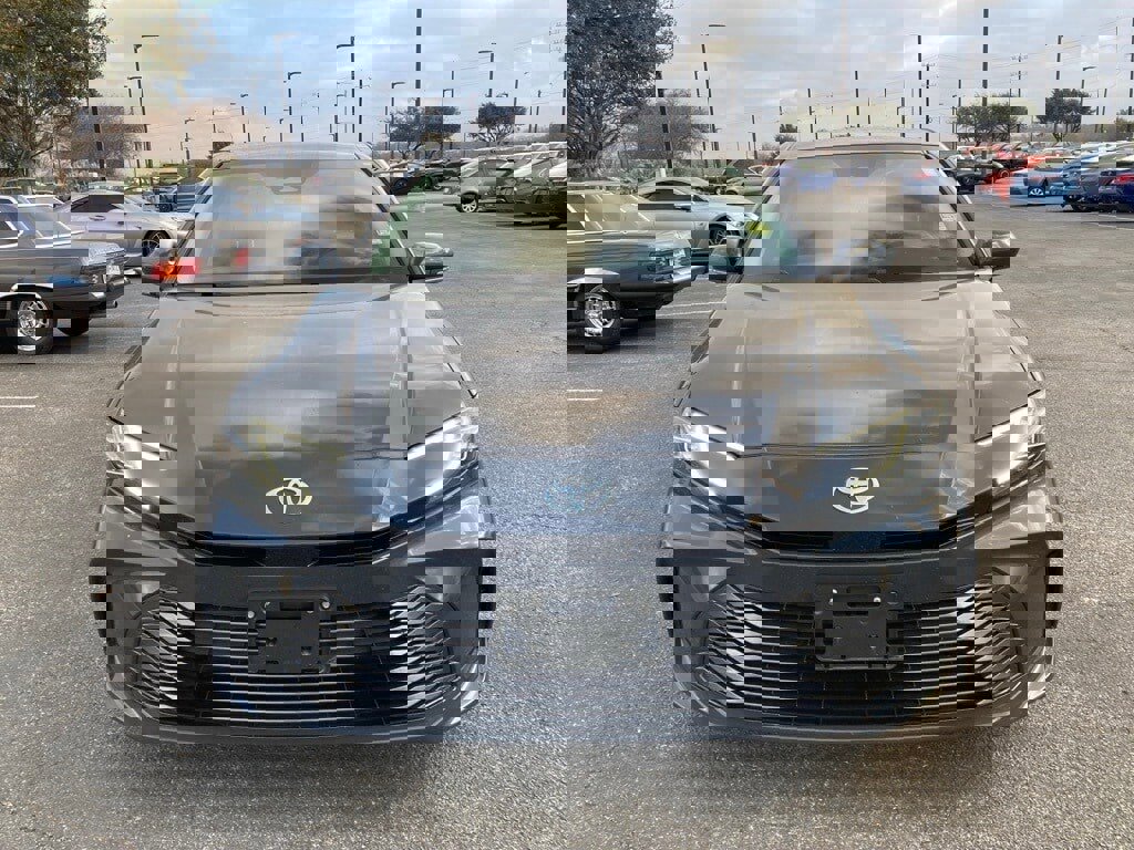 Used 2025 Toyota Camry XLE image 2