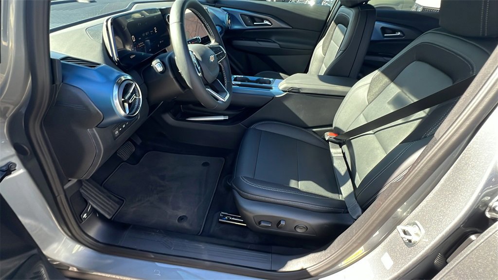 New 2026 Chevrolet Equinox EV LT image 13