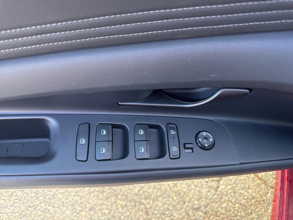 Used 2025 Hyundai Elantra Sport image 15