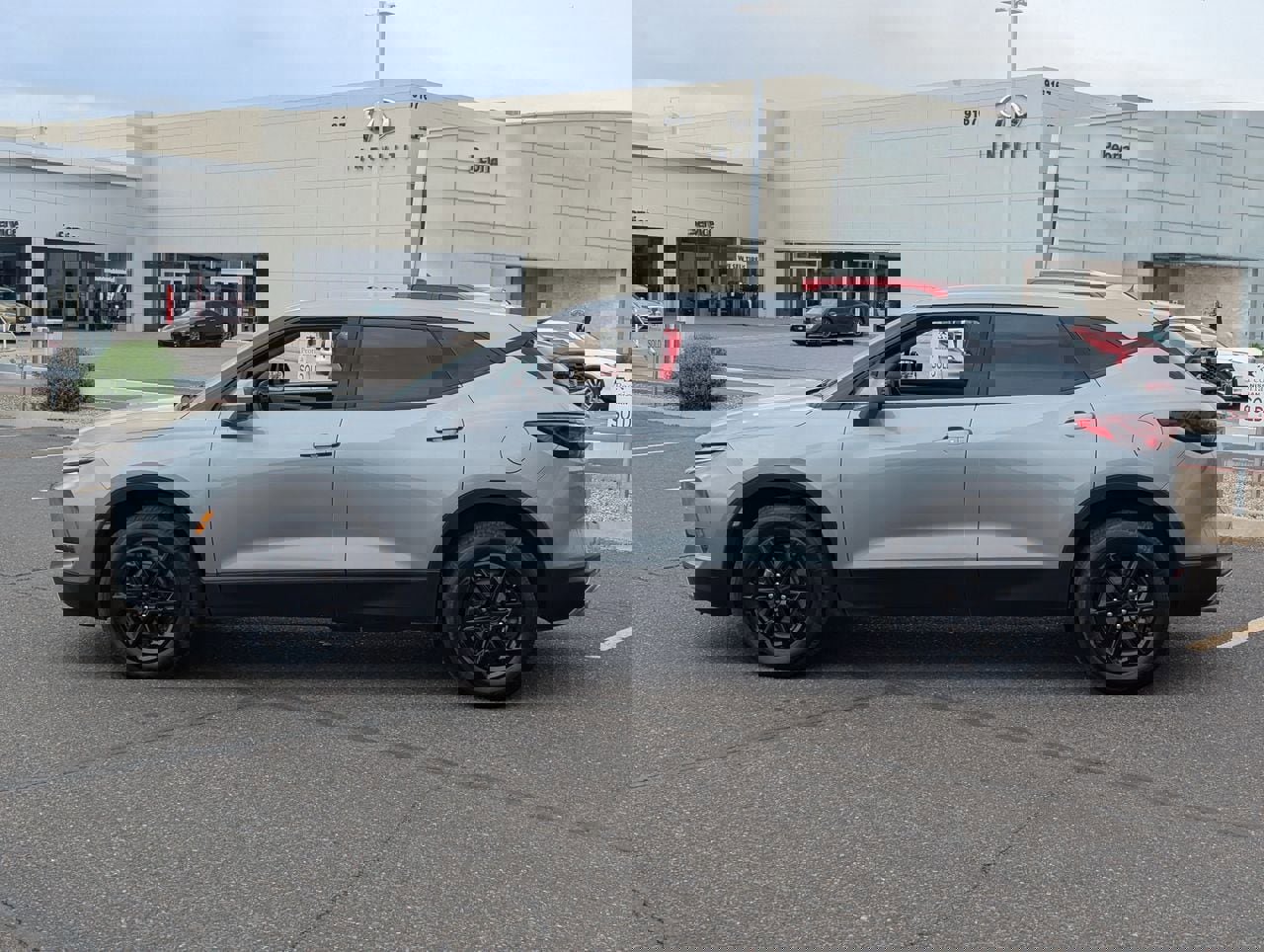 Used 2025 Chevrolet Blazer LT image 3