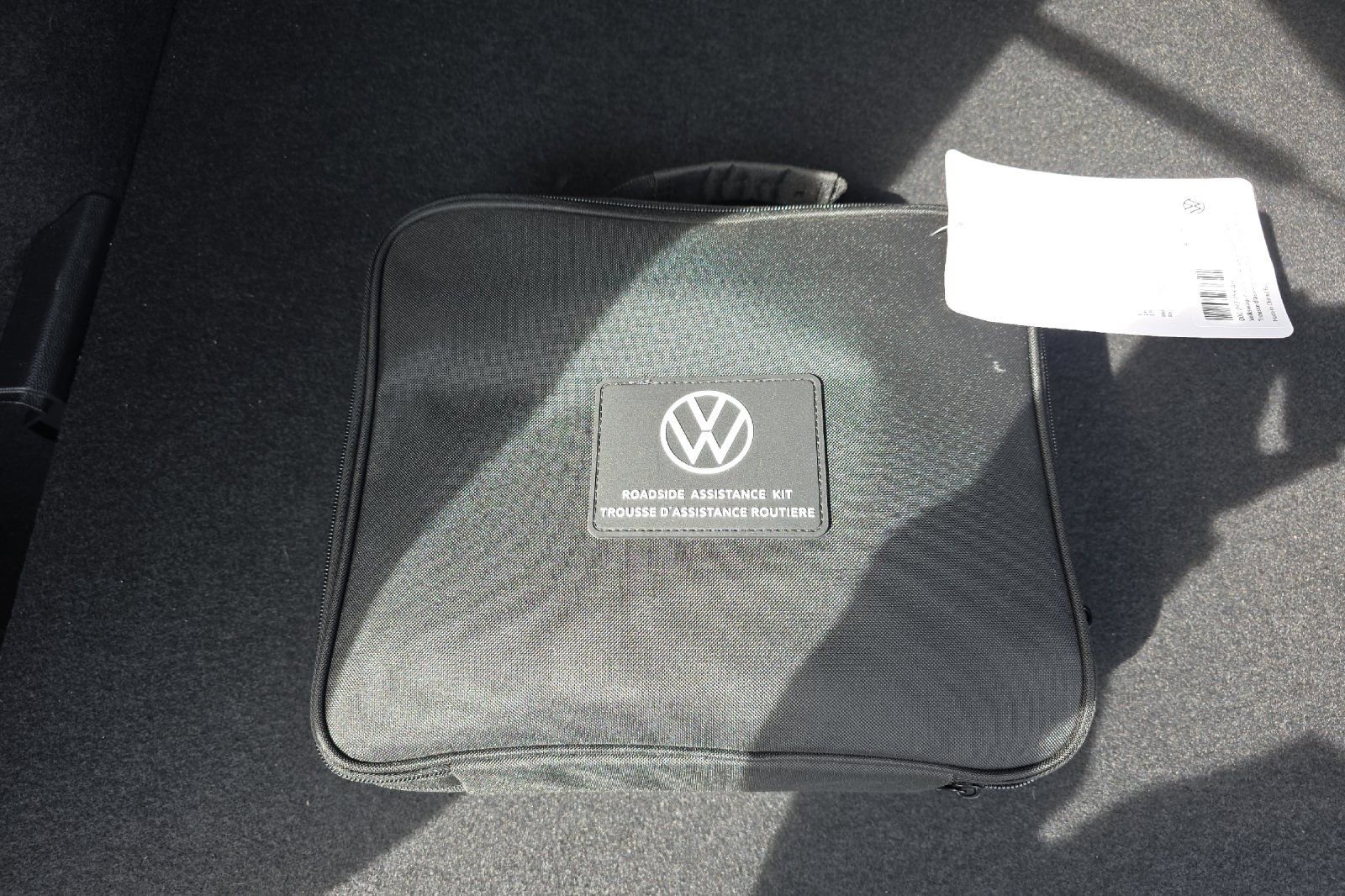 Used 2023 Volkswagen Tiguan SE R-Line image 31
