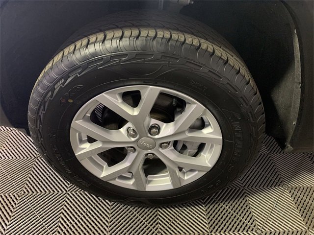 Used 2023 Jeep Grand Cherokee Limited image 32