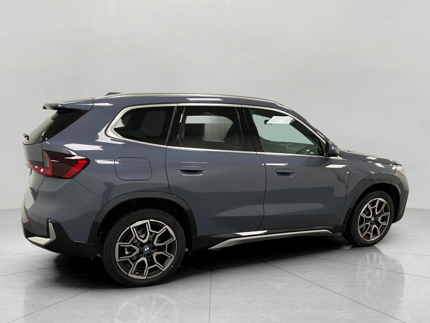 New 2026 BMW X1 xDrive28i w/ Technology Package AWD/4WD image 2