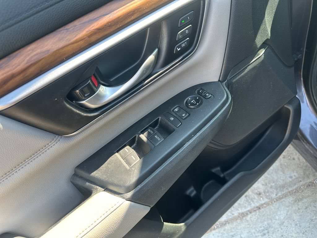 Used 2018 Honda CR-V Touring image 11