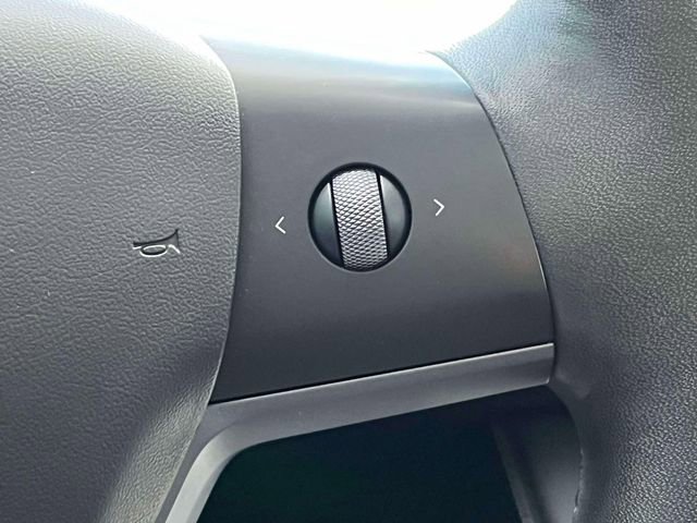 Used 2022 Tesla Model Y Performance image 30