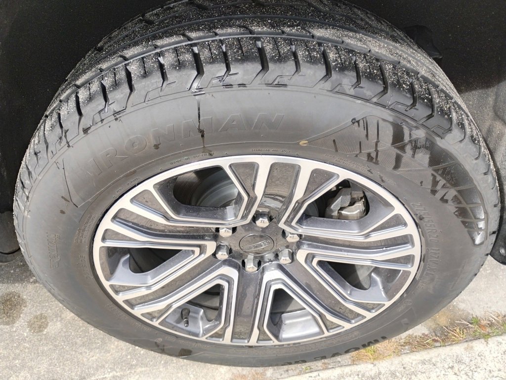 Certified 2024 Jeep Wagoneer Series II w/ Flexible Seating Group image 8