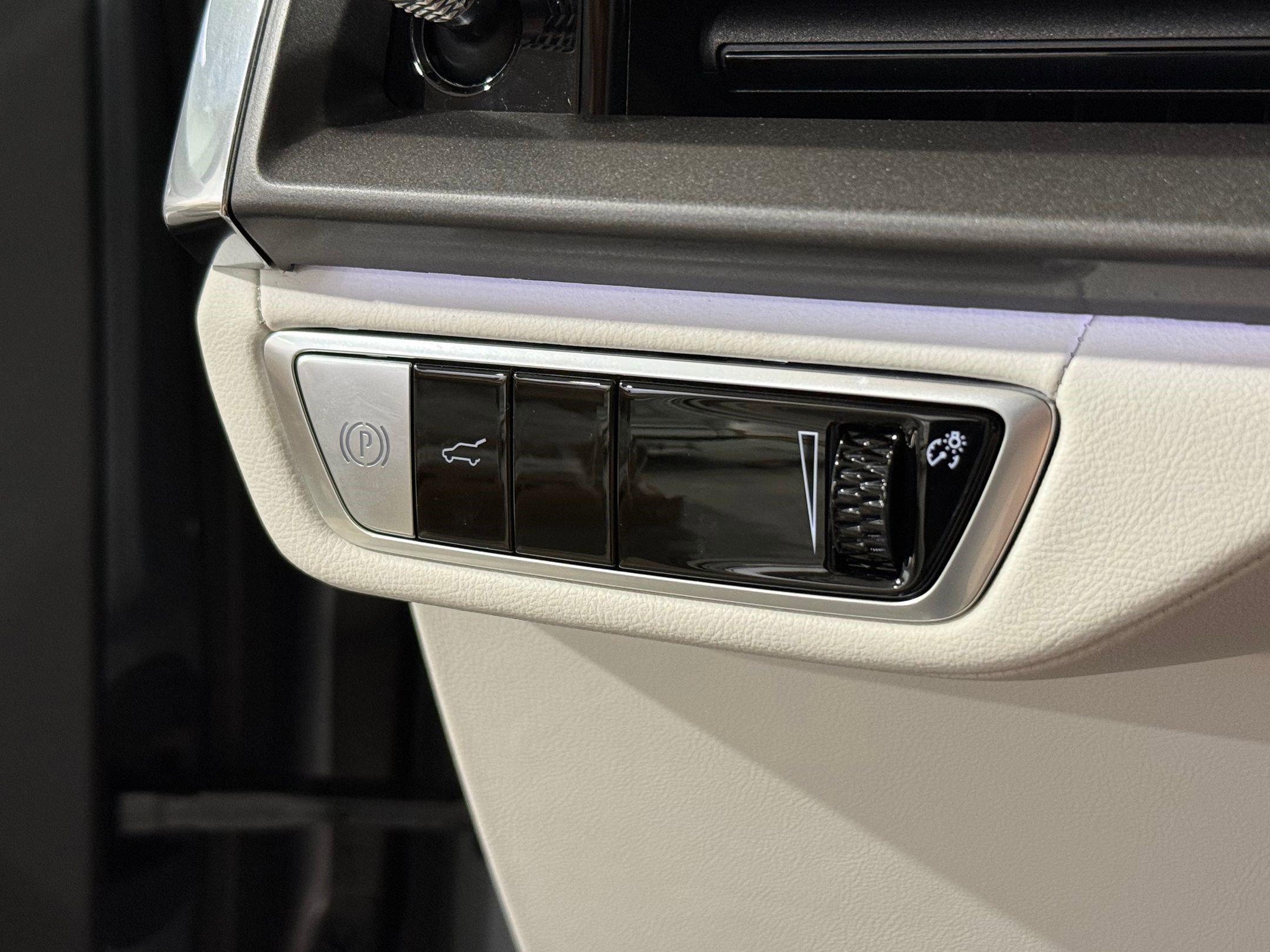 New 2026 Cadillac Vistiq Sport image 30