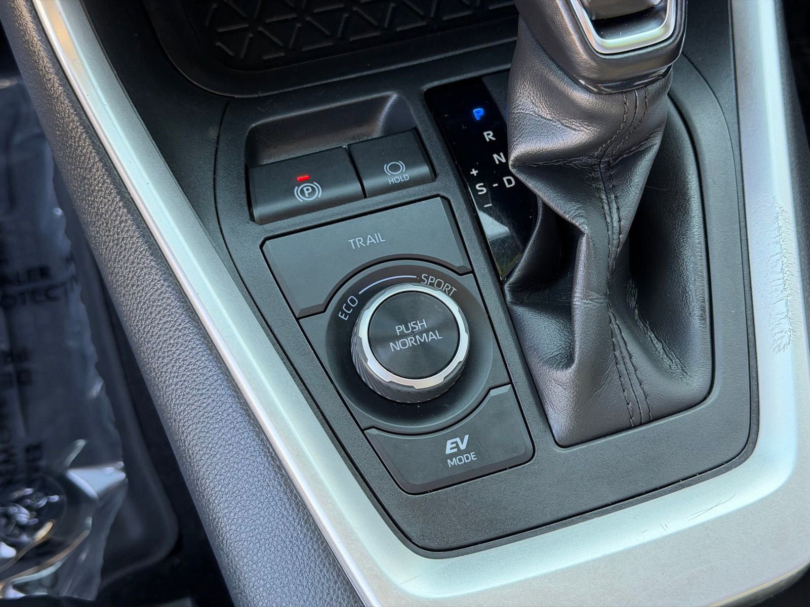 Used 2022 Toyota RAV4 XLE Premium image 28