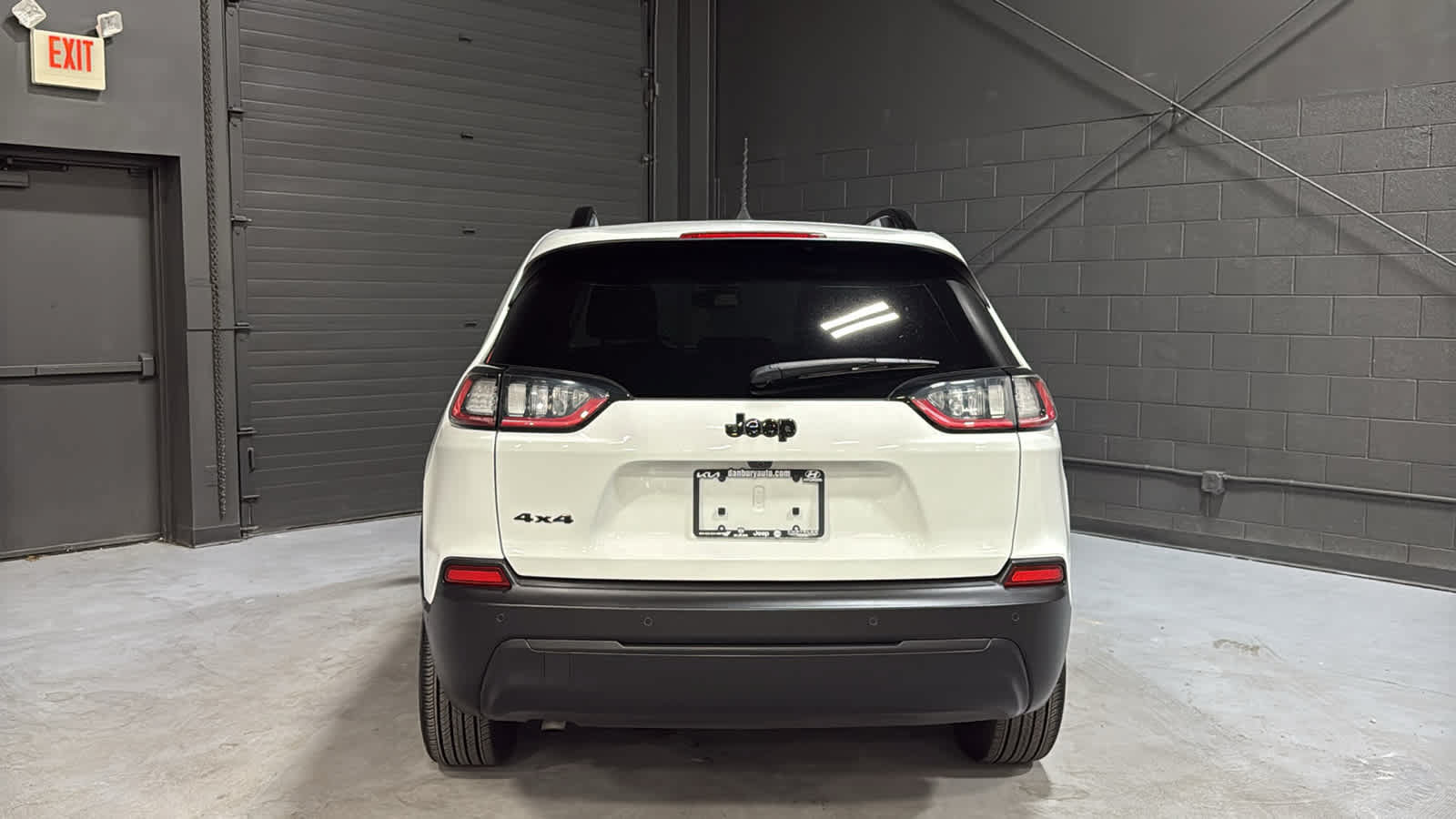 Certified 2023 Jeep Cherokee Altitude Lux w/ Mopar Interior Package AWD/4WD image 6