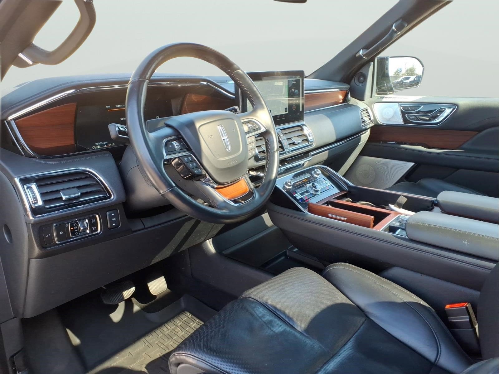 Used 2024 Lincoln Navigator L Reserve AWD/4WD image 7