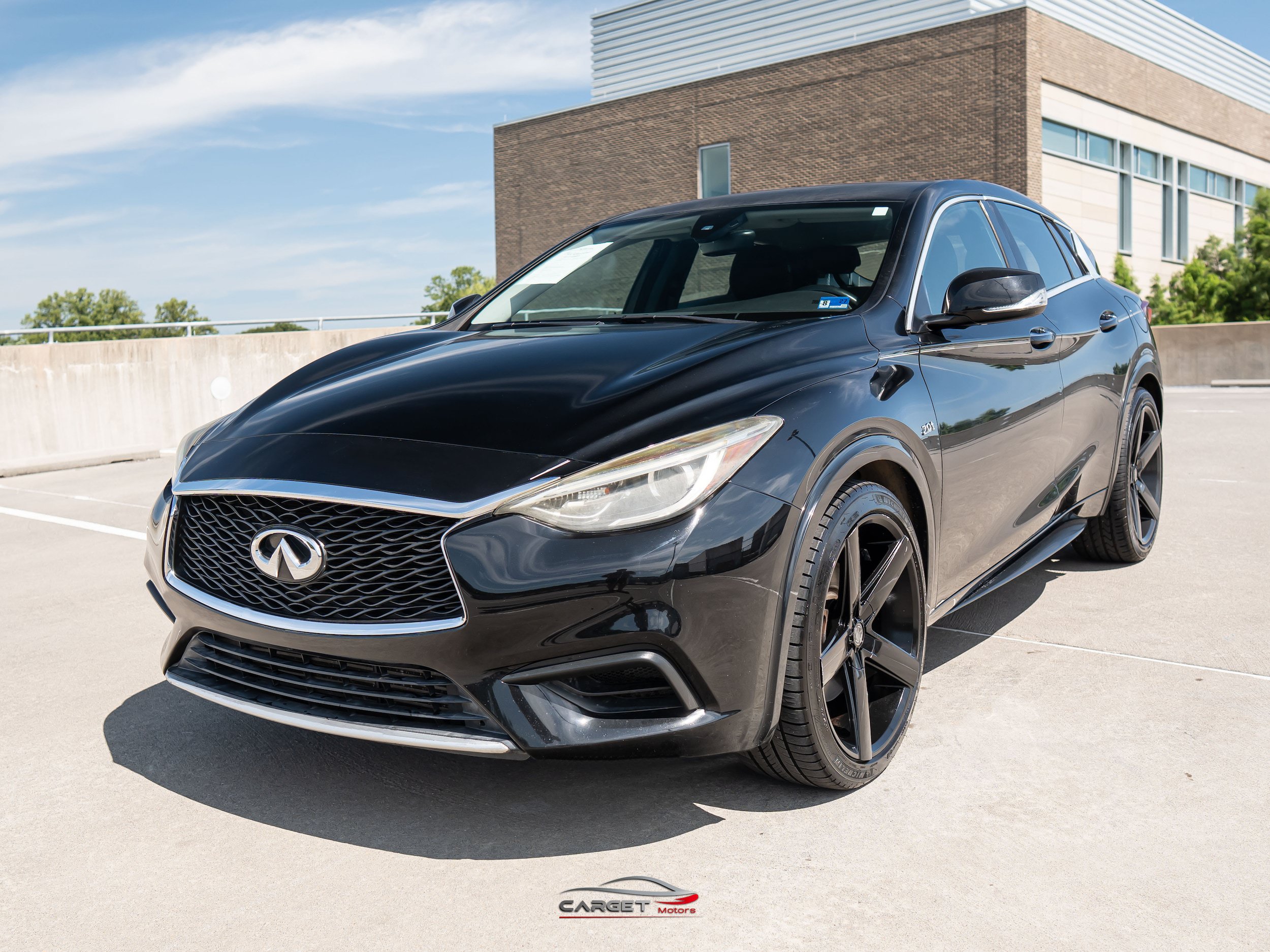Used 2018 INFINITI QX30 FWD image 3