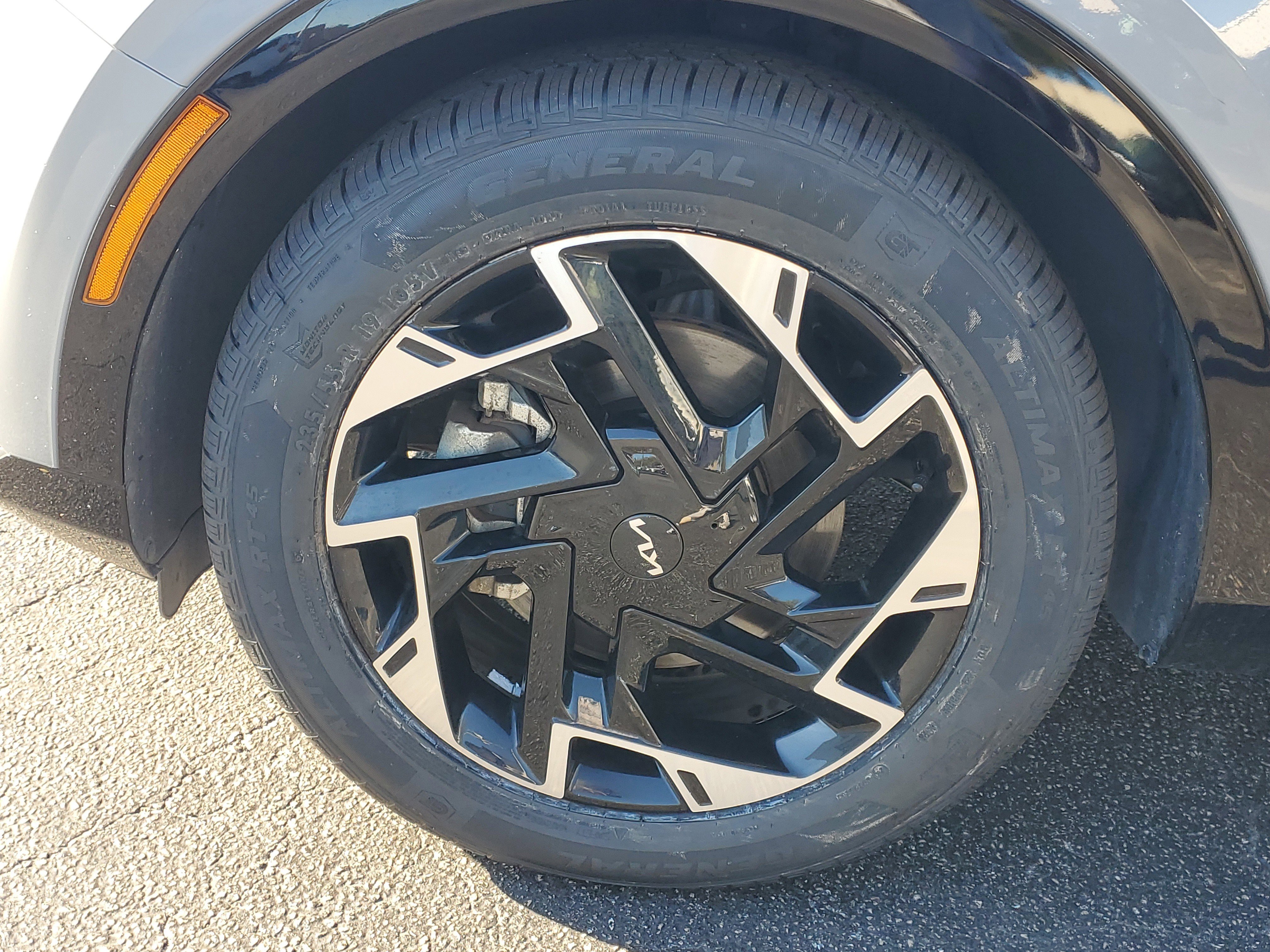 Used 2024 Kia Sportage SX image 9