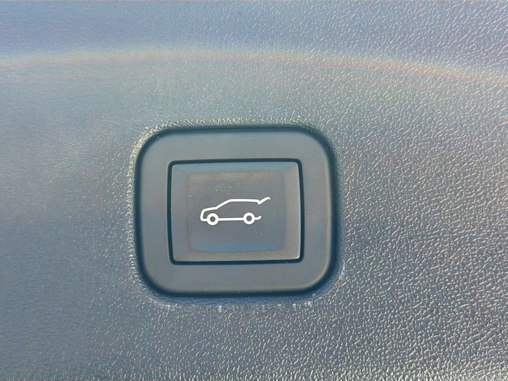 Certified 2025 Cadillac Optiq Sport 2 image 13