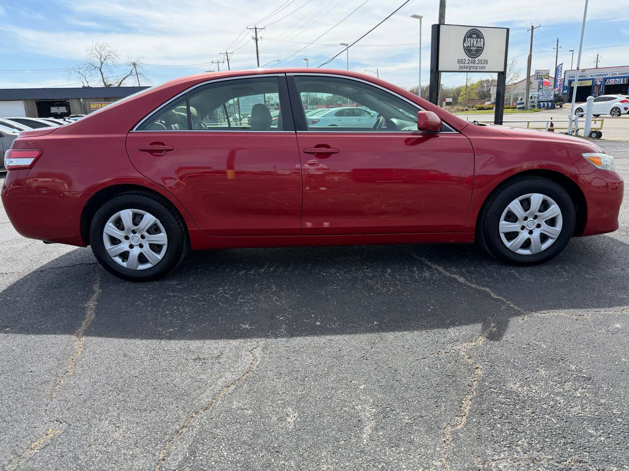 Used 2010 Toyota Camry LE image 4