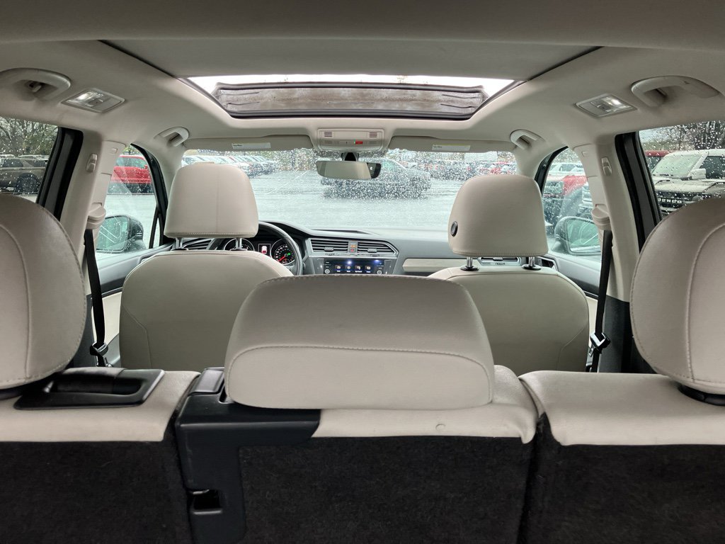 Used 2020 Volkswagen Tiguan SE w/ Panoramic Sunroof Package image 34
