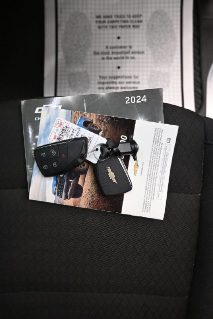 Used 2024 Chevrolet Silverado 1500 LT AWD/4WD image 9