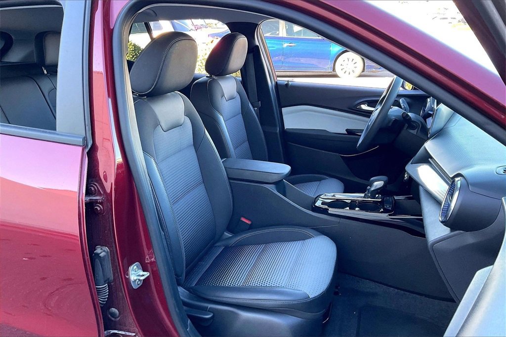 Used 2025 Chevrolet Trax LT image 7