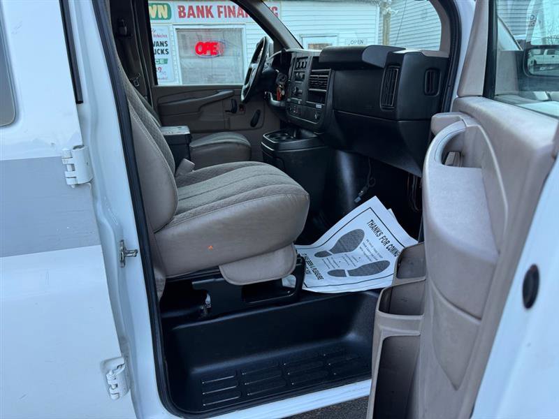 Used 2011 Chevrolet Express 2500 image 21