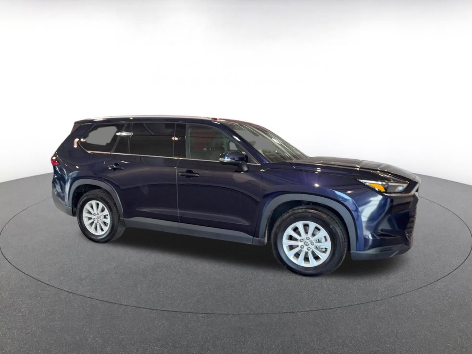 Used 2025 Toyota Grand Highlander FWD image 2