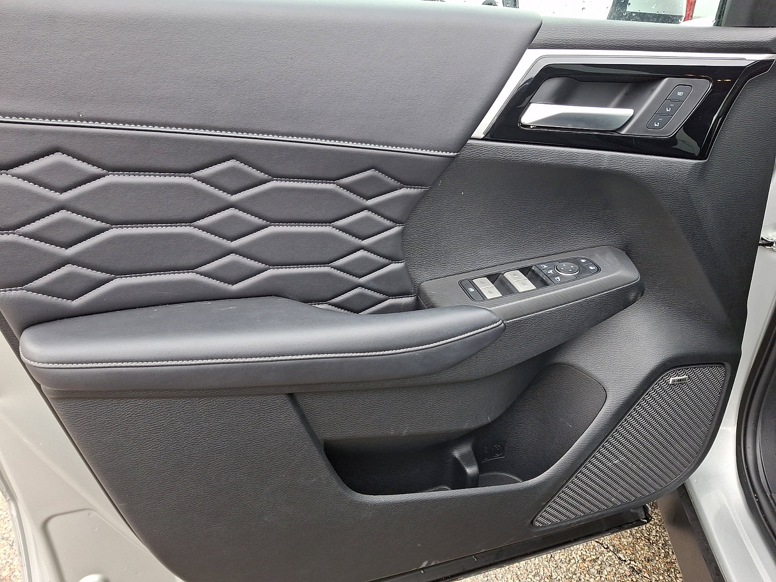 Used 2025 Mitsubishi Outlander AWD image 13