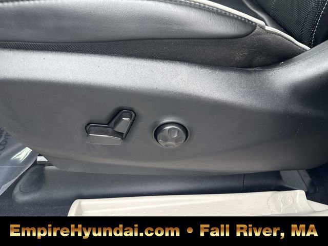 Used 2023 Chrysler Pacifica Limited image 20