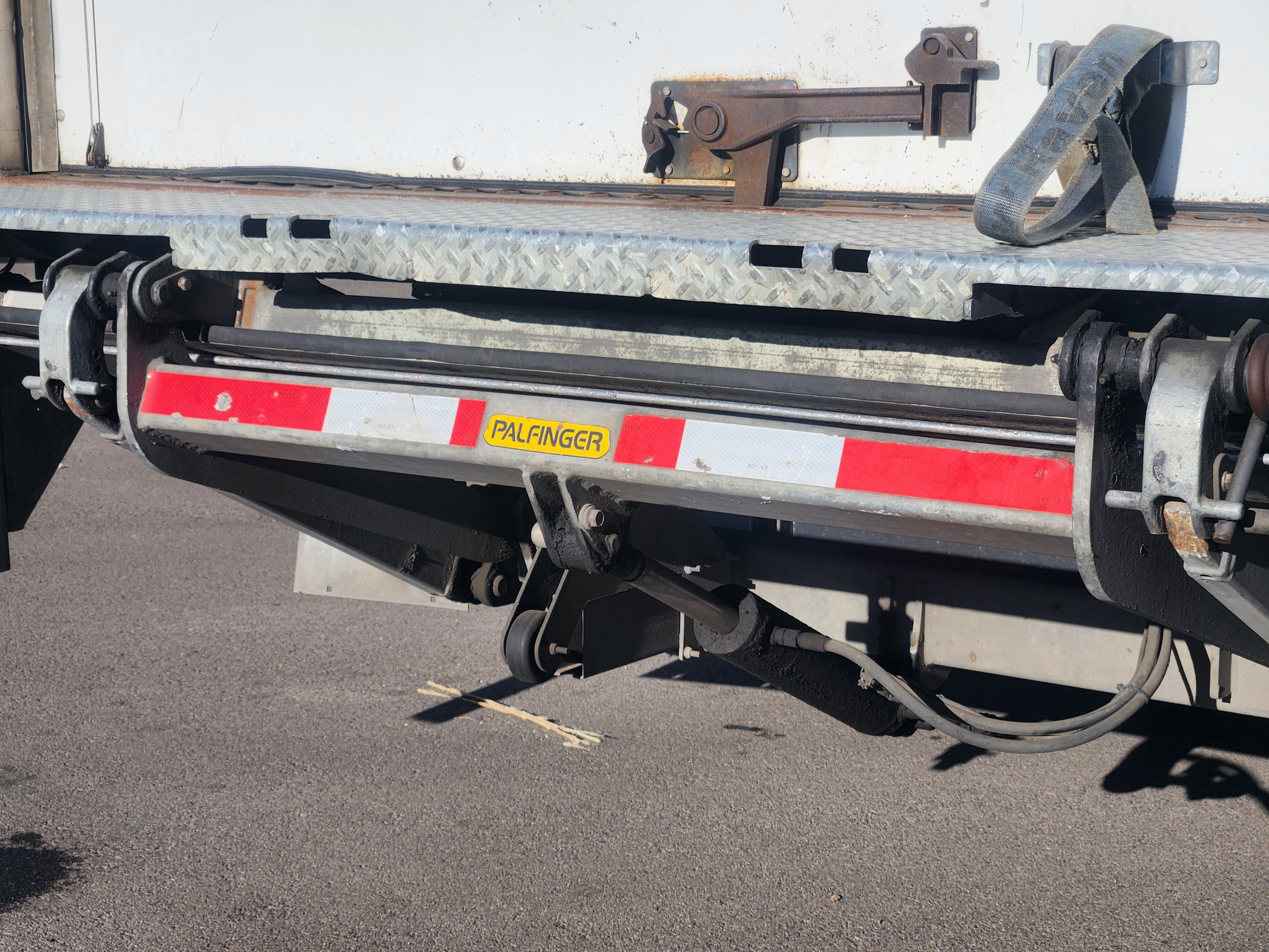 Used 2019 Isuzu NPR image 18