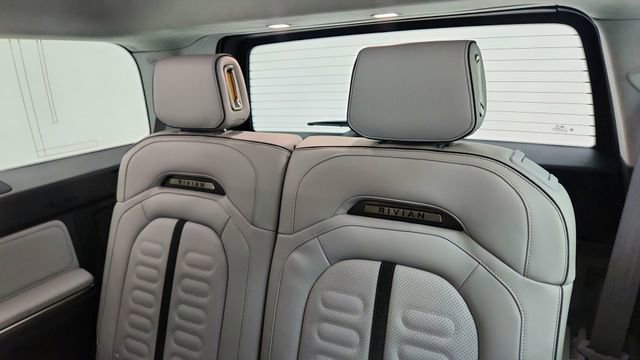 Used 2024 Rivian R1S Adventure AWD/4WD image 31