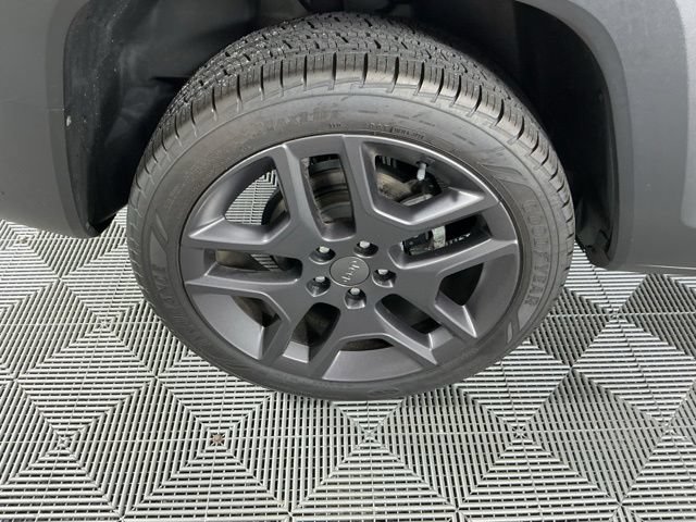 Used 2021 Jeep Renegade Latitude AWD/4WD image 18